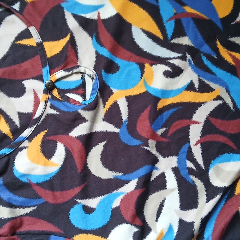 πAliaβ Multicolor Abstract Pattern Top - Picture 4 of 8